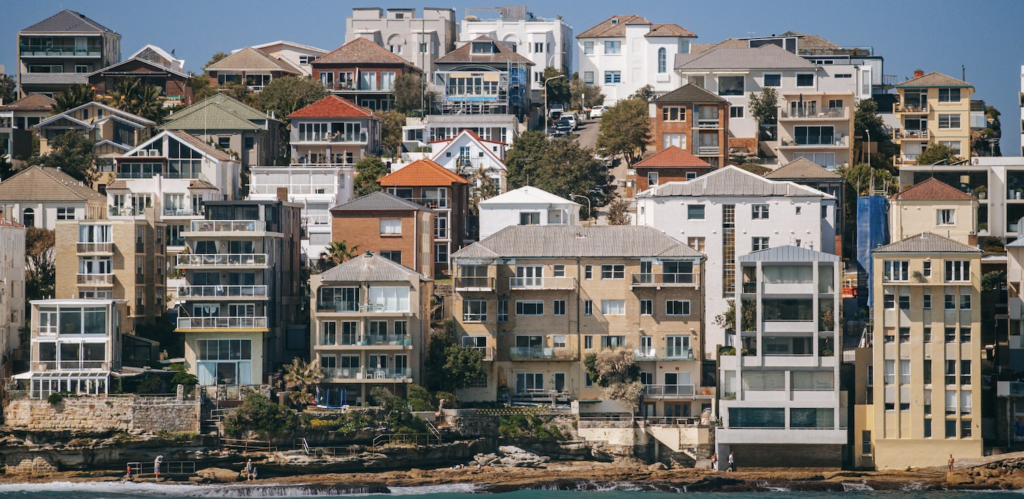 Bondi Beach buyers guide 2026 showing market insights, schools, transport and buying considerations in this iconic Eastern Suburbs beach suburb.