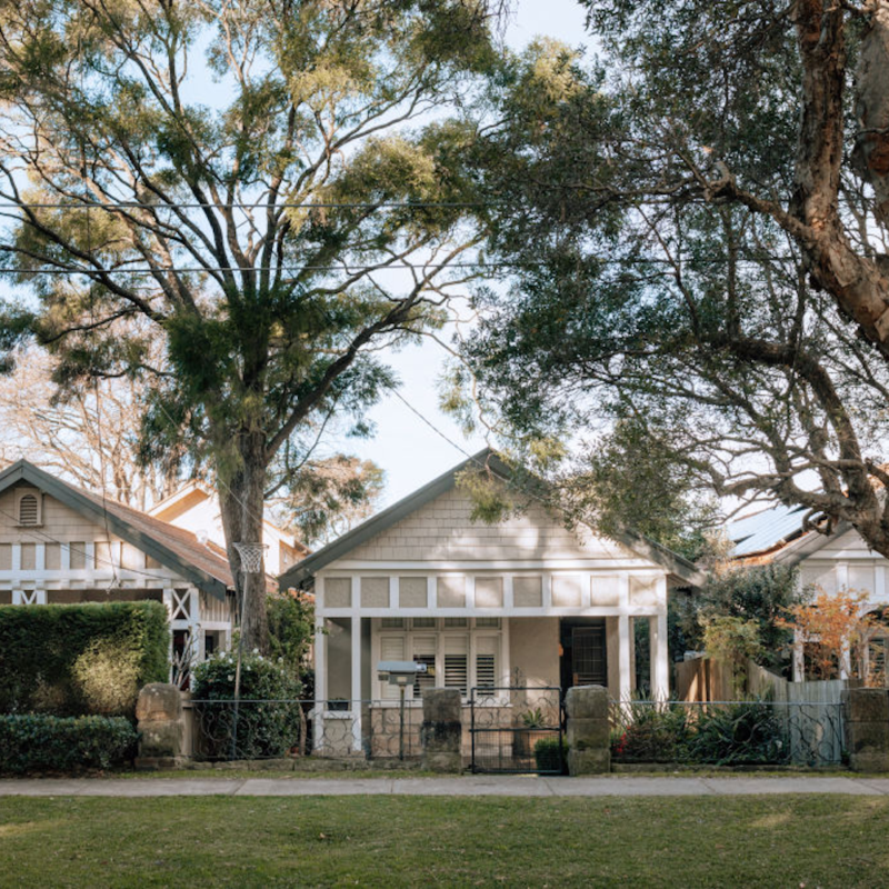 Willoughby buyers guide 2026 showing market insights, schools, transport and buying considerations in this established Lower North Shore suburb.